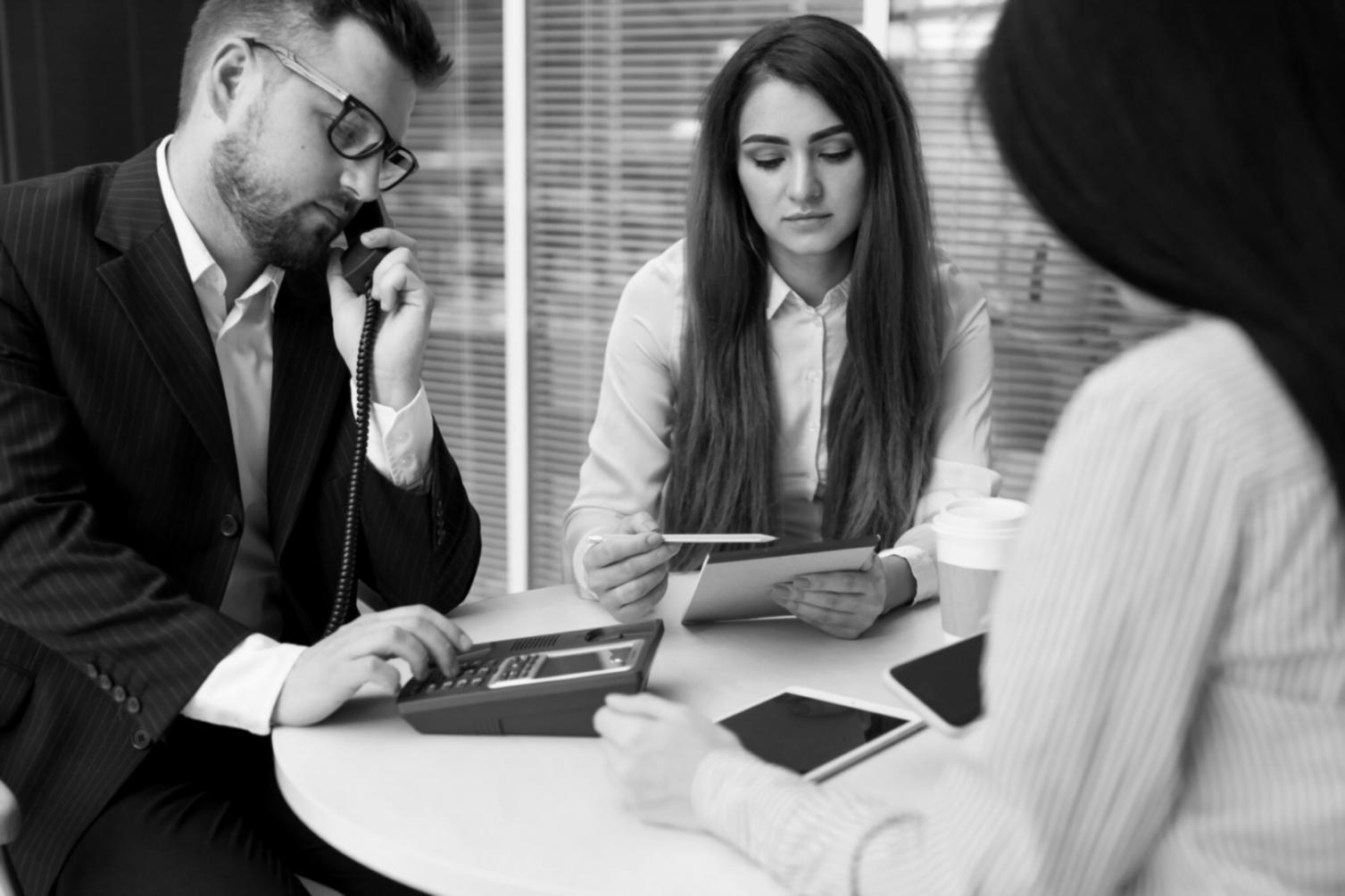 Analyse des écarts budgétaires et contrôle financier